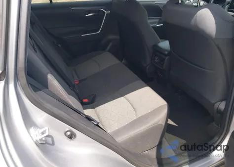 2021 Toyota Rav4 Xle z USA, uszkodzony, nr VIN 2T3W1RFV8MC139665